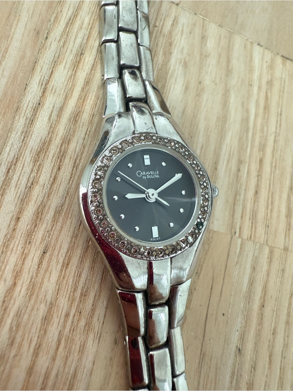 Caravelle by Bulova ladies silver tone watch NEW BATTERY